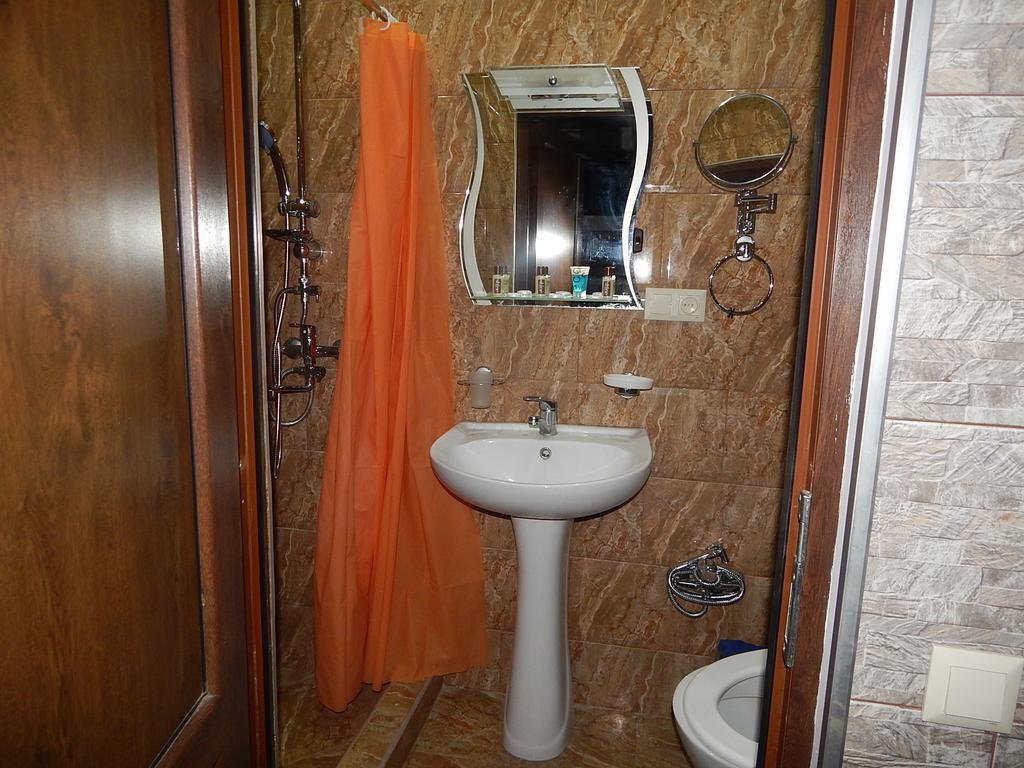Family Holiday Apartment Tbilisi Exterior photo